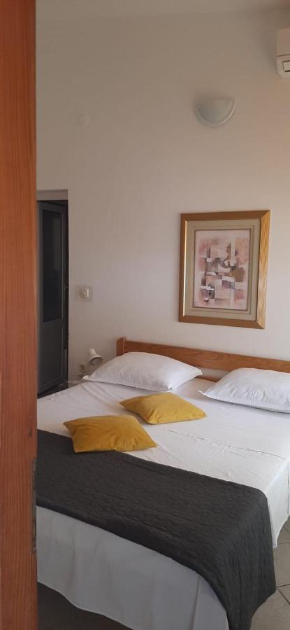 Rooms & Apartments Kaurloto Паг Екстер'єр фото