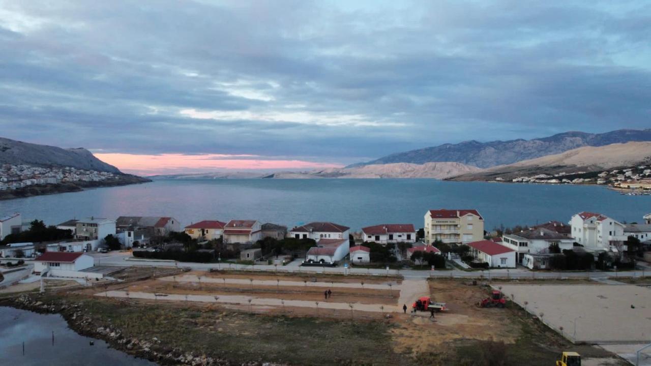 Rooms & Apartments Kaurloto Паг Екстер'єр фото