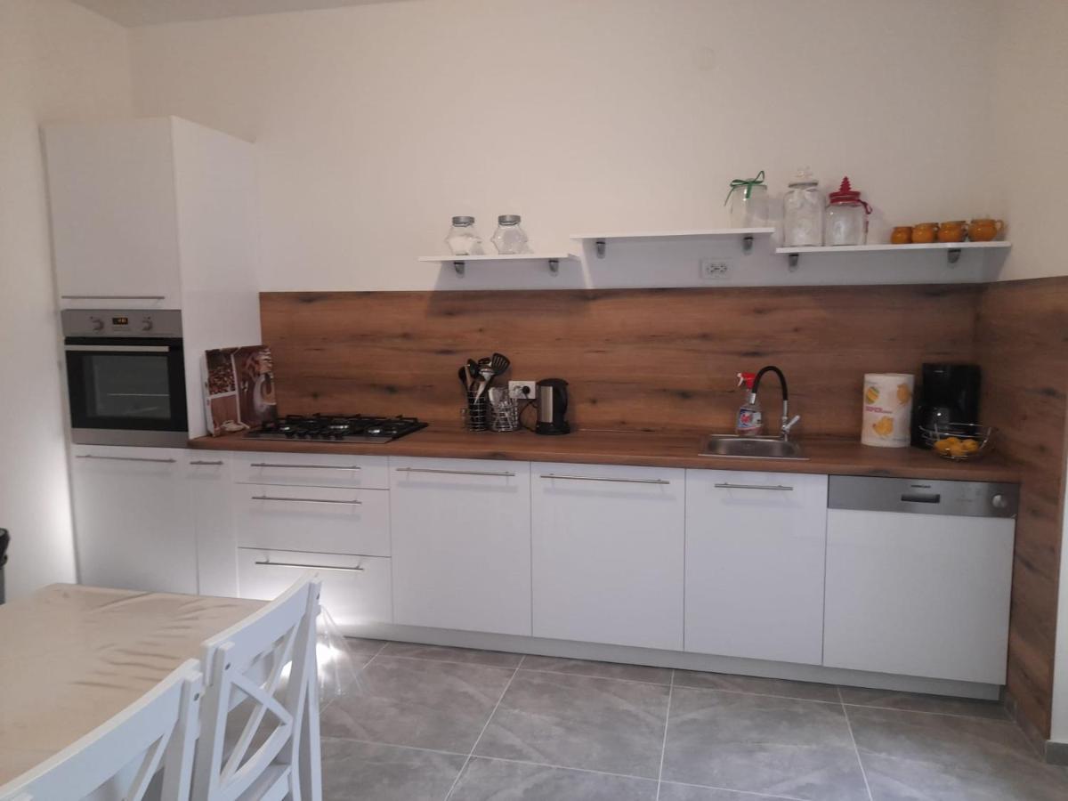 Rooms & Apartments Kaurloto Паг Екстер'єр фото