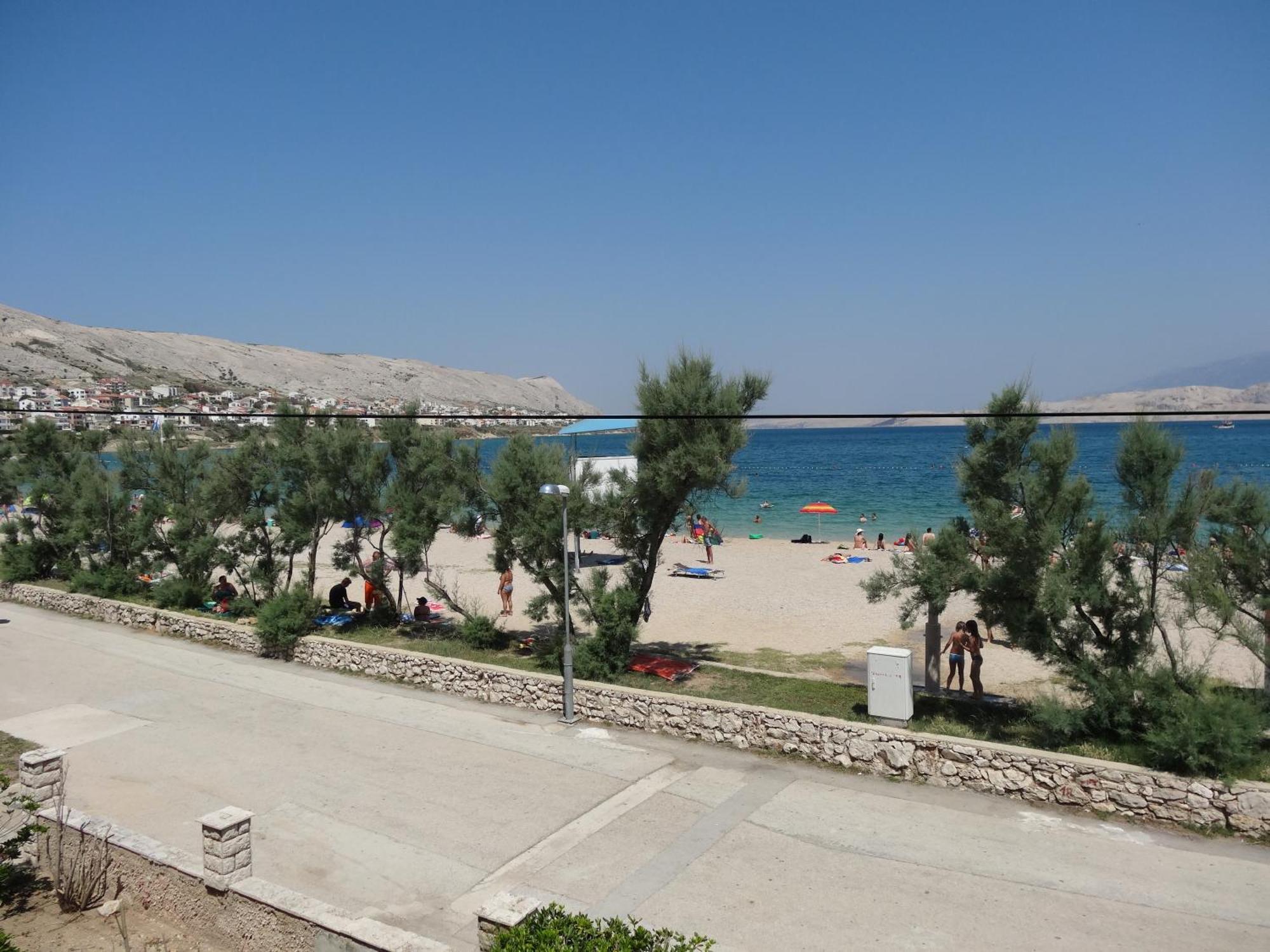Rooms & Apartments Kaurloto Паг Екстер'єр фото